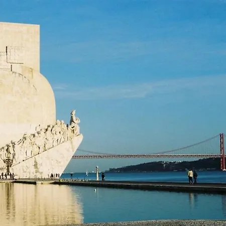 Belem! Charming 2 Bedroom W Terrace, Wifi & Free Street Parking Lisboa