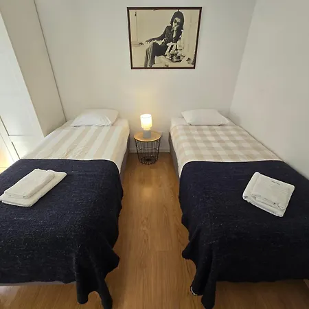 Belem! Charming 2 Bedroom W Terrace, Wifi & Free Street Parking Apartmán Lisboa