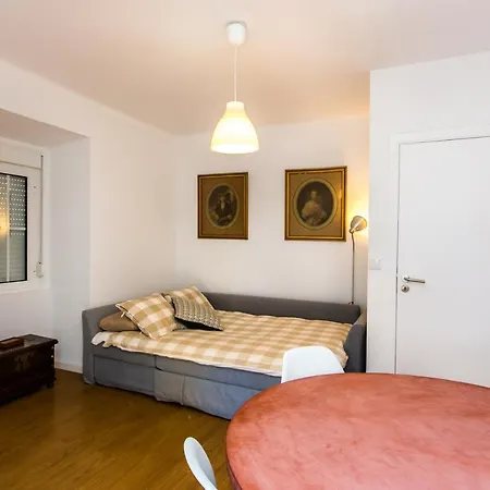 Belem! Charming 2 Bedroom W Terrace, Wifi & Free Street Parking Lisbon