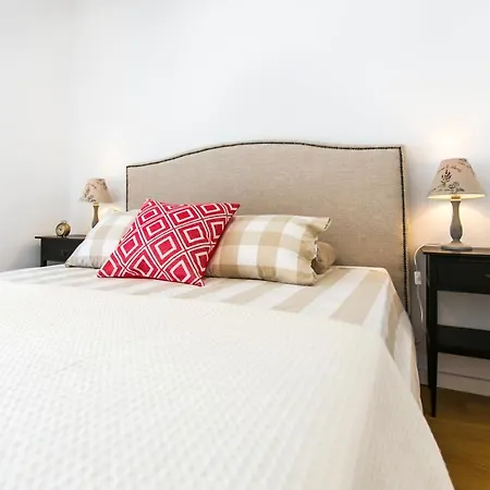 Apartment Belem! Charming 2 Bedroom W Terrace, Wifi & Free Street Parking *