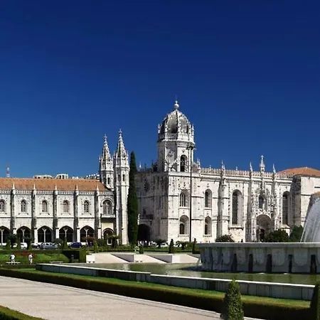 Belem! Charming 2 Bedroom W Terrace, Wifi & Free Street Parking Appartamento *
