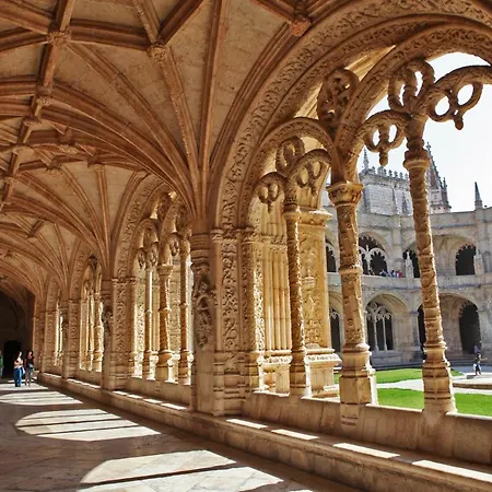 Belem! Charming 2 Bedroom W Terrace, Wifi & Free Street Parking * Lisbon