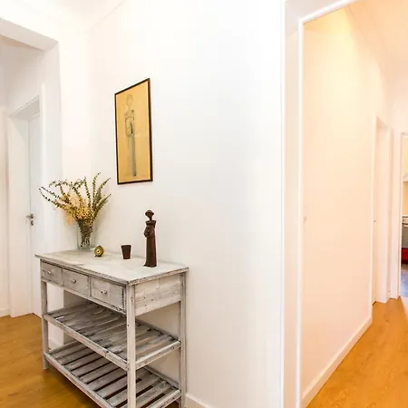 Apartment Belem! Charming 2 Bedroom W Terrace, Wifi & Free Street Parking *