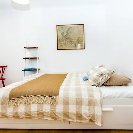 Apartment Belem! Charming 2 Bedroom W Terrace, Wifi & Free Street Parking *