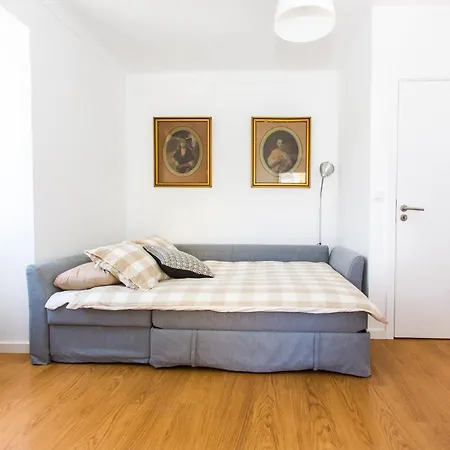 Belem! Charming 2 Bedroom W Terrace, Wifi & Free Street Parking Lisboa