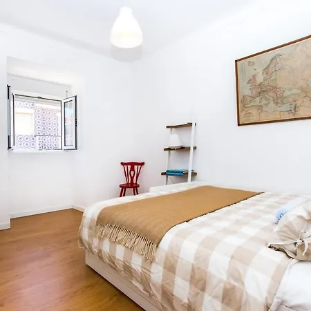 Belem! Charming 2 Bedroom W Terrace, Wifi & Free Street Parking * Lisbon
