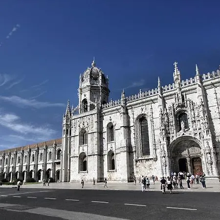Belem! Charming 2 Bedroom W Terrace, Wifi & Free Street Parking Lisbon