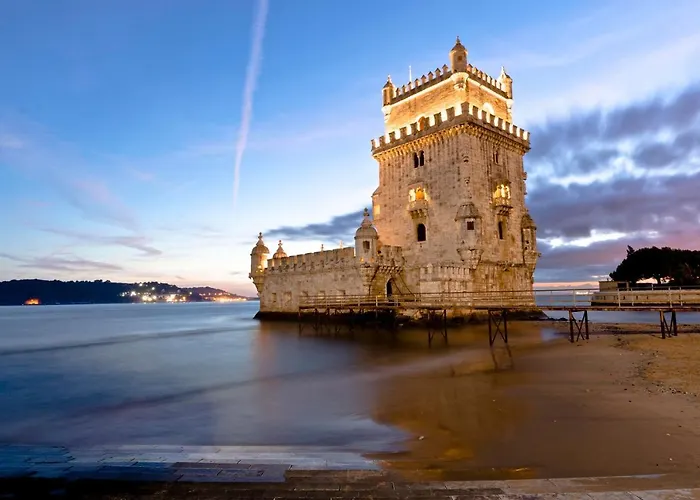 Belem! Charming 2 Bedroom W Terrace, Wifi & Free Street Parking * Lissabon
