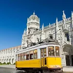 Belem! Charming 2 Bedroom W Terrace, Wifi & Free Street Parking 아파트 리스본