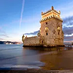 Belem! Charming 2 Bedroom W Terrace, Wifi & Free Street Parking * 리스본