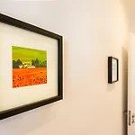 Belem! Charming 2 Bedroom W Terrace, Wifi & Free Street Parking 리스본