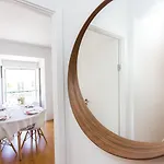 Belem! Charming 2 Bedroom W Terrace, Wifi & Free Street Parking * 리스본