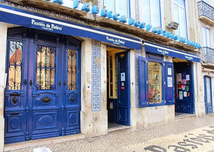 Belem! Charming 2 Bedroom W Terrace, Wifi & Free Street Parking * リスボン