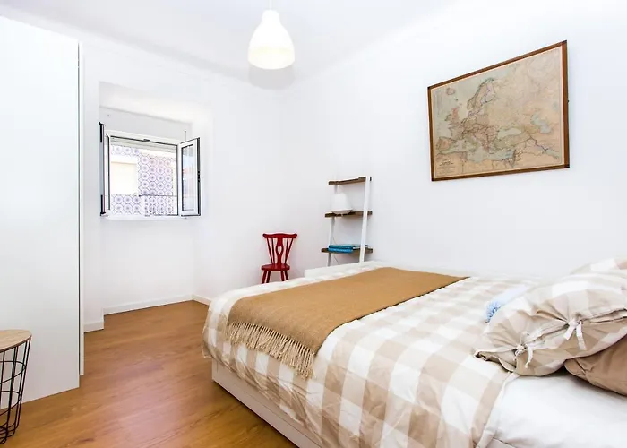 Belem! Charming 2 Bedroom W Terrace, Wifi & Free Street Parking * リスボン