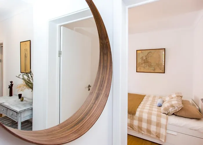 Belem! Charming 2 Bedroom W Terrace, Wifi & Free Street Parking アパート *