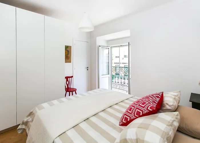 Belem! Charming 2 Bedroom W Terrace, Wifi & Free Street Parking リスボン