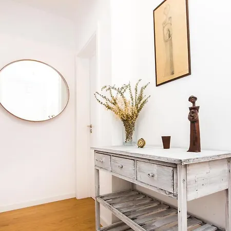 Belem! Charming 2 Bedroom W Terrace, Wifi & Free Street Parking شقة *