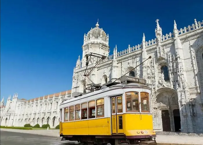 Belem! Charming 2 Bedroom W Terrace, Wifi & Free Street Parking Appartement Lisboa