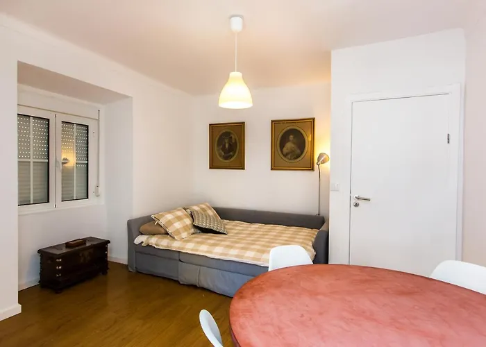 Belem! Charming 2 Bedroom W Terrace, Wifi & Free Street Parking Lisboa