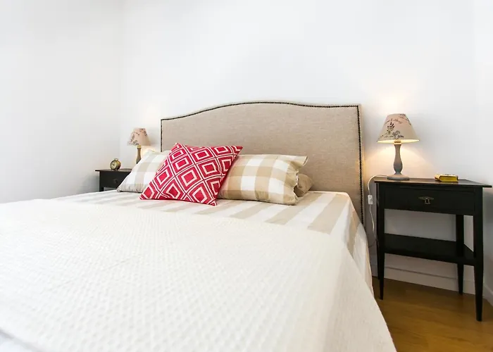 Appartement Belem! Charming 2 Bedroom W Terrace, Wifi & Free Street Parking *
