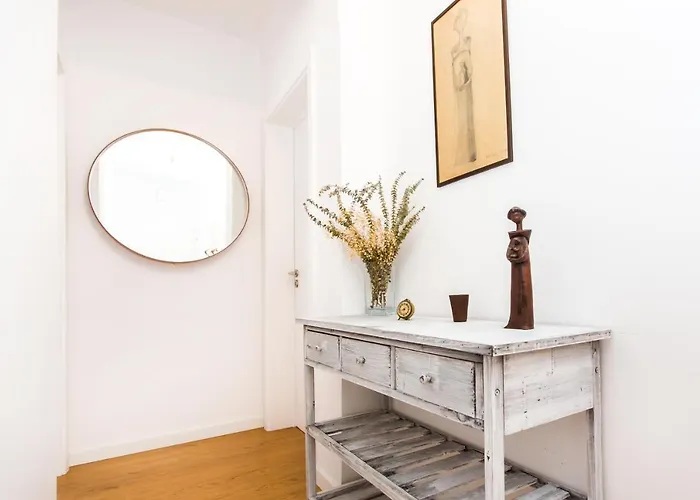 Belem! Charming 2 Bedroom W Terrace, Wifi & Free Street Parking Appartement *